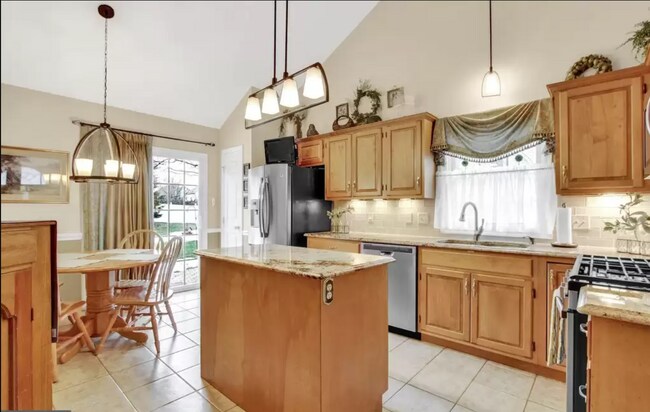 Kitchen - 7 Michigan Dr