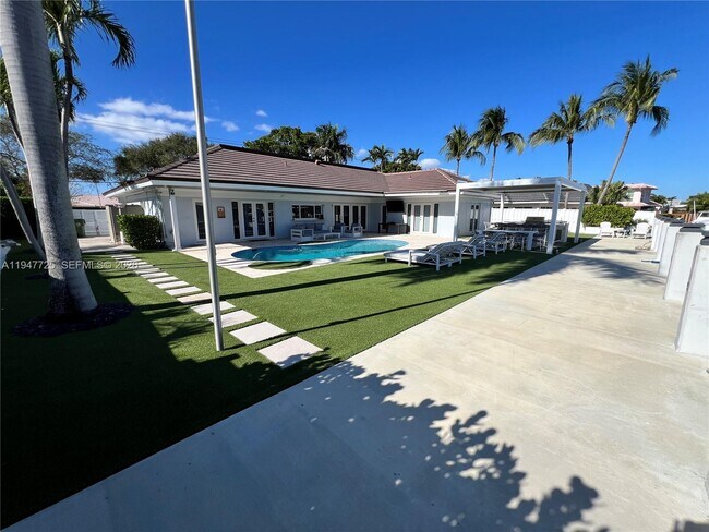 Foto del edificio - 5510 Bayview Dr