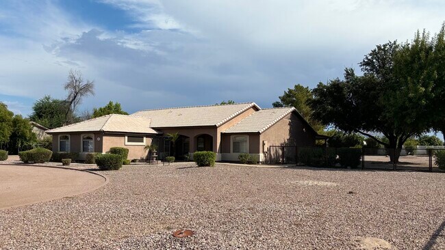 Building Photo - 2453 E Magnolia Dr