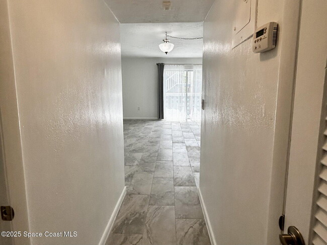 Building Photo - 223 Columbia Dr