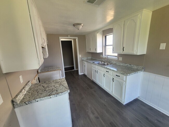 Building Photo - COMING SOON! RARE 5 BEDROOM HOME IN SOUTH OKC / MOORE SCHOOLS!