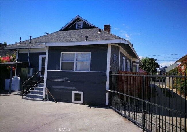Foto del edificio - 1356 W 30th St