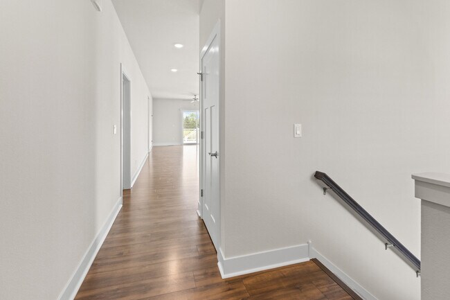 Foto del edificio - W218N16046 Tiger Lily Dr