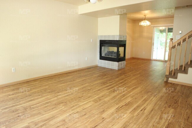 Foto del edificio - 2036 Glenmoor Dr