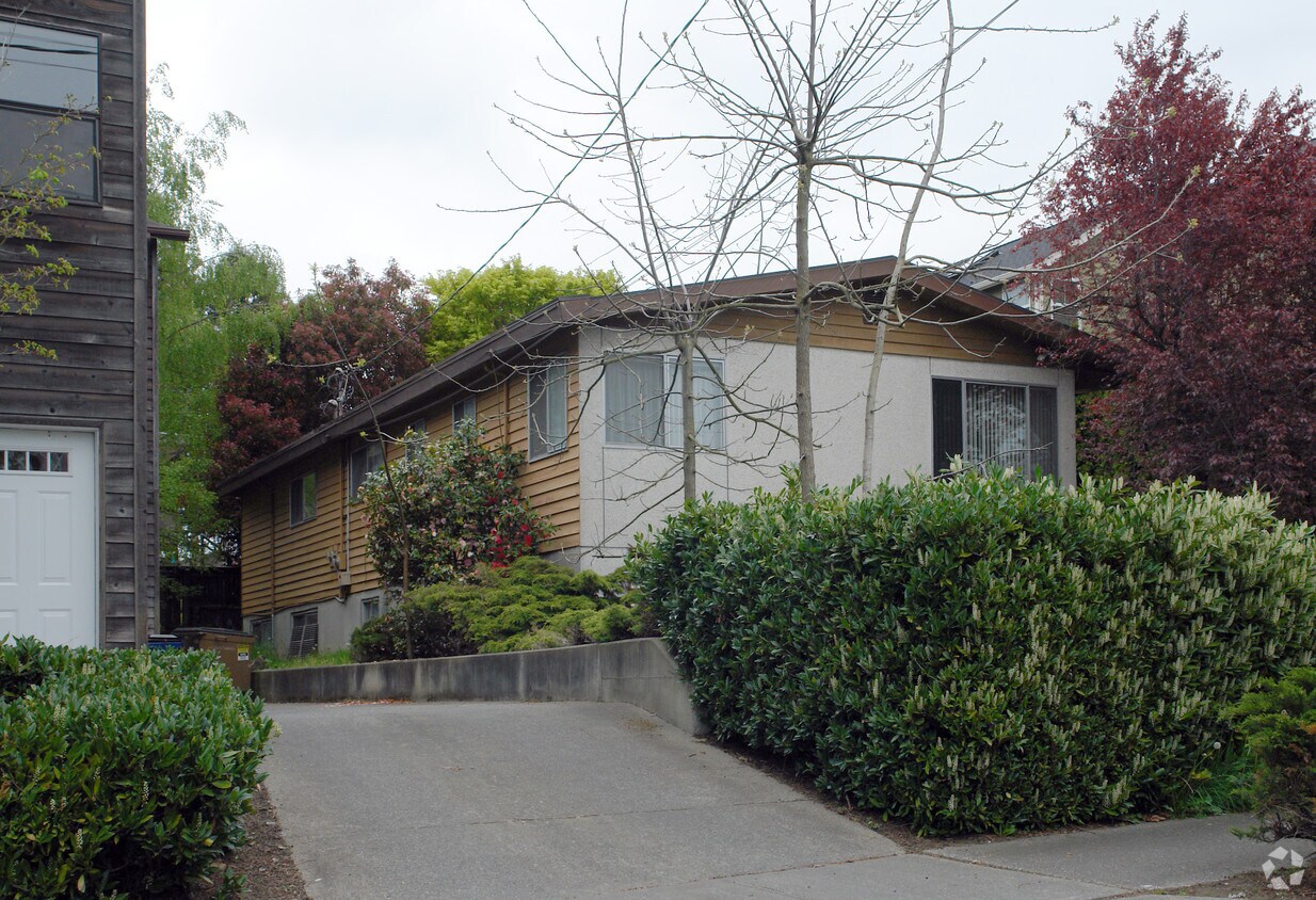 Building Photo - North Greenlake Triplex