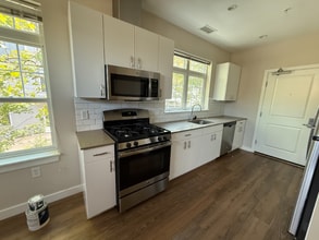 Building Photo - 11 Alder St