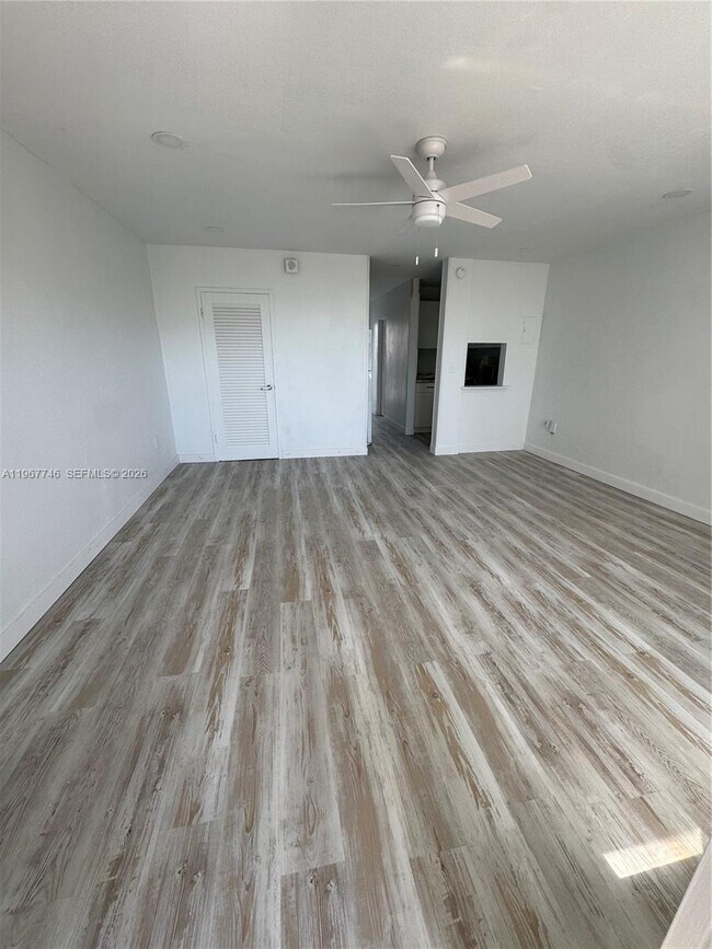 Foto del edificio - 1300 Lincoln Rd