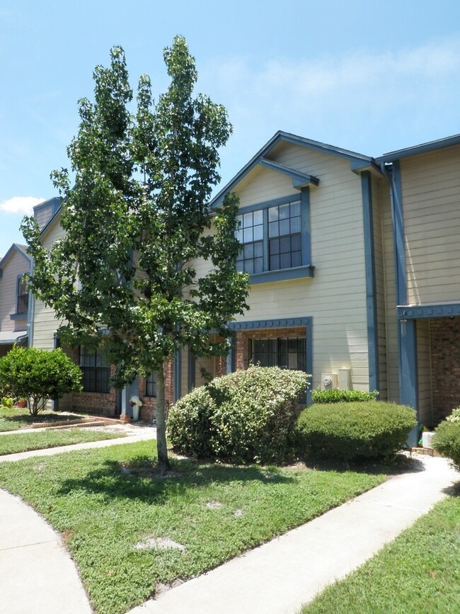 Building Photo - 862 Commonwealth Ct