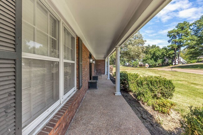 Foto del edificio - Newly Renovated 4-Bedroom Home in Germantown, TN