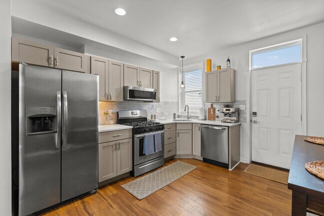 Building Photo - 3039 Spring Wy