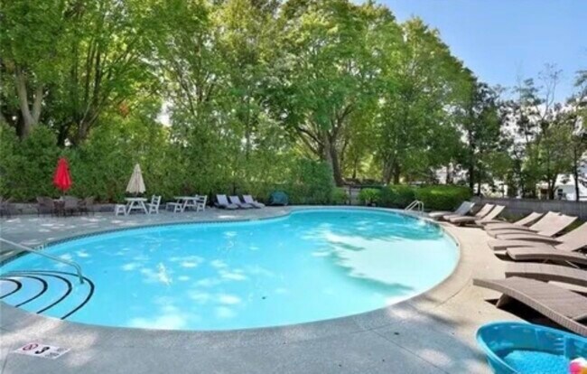 Foto del edificio - 180 Glenbrook Rd