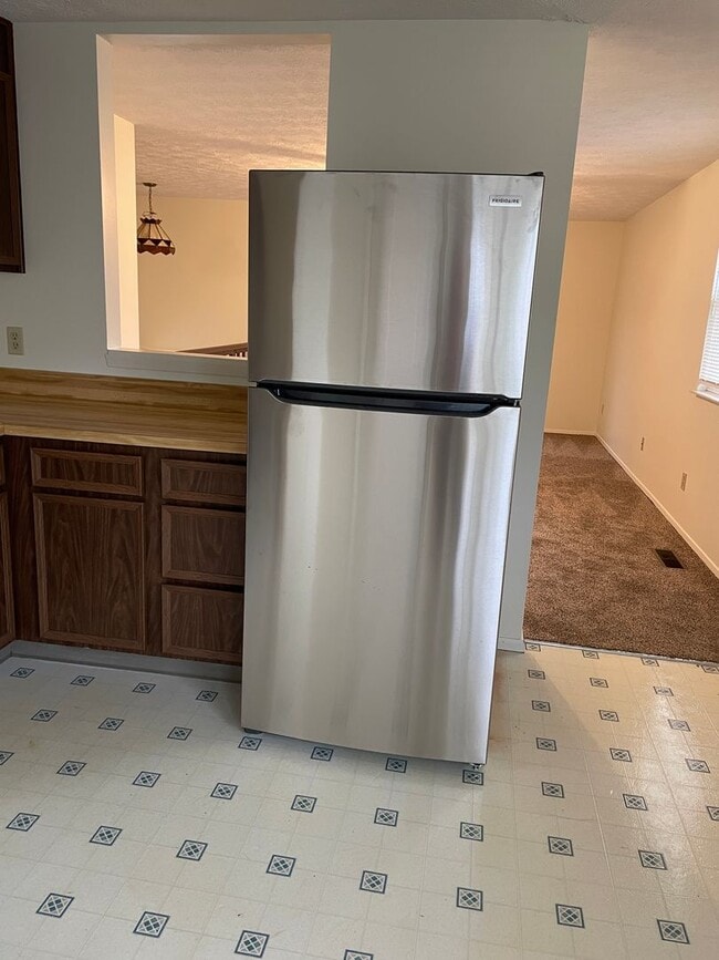 Building Photo - Large, Quiet Home In Union/Englewood
