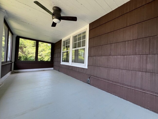 Foto del edificio - 2425 Demington Dr