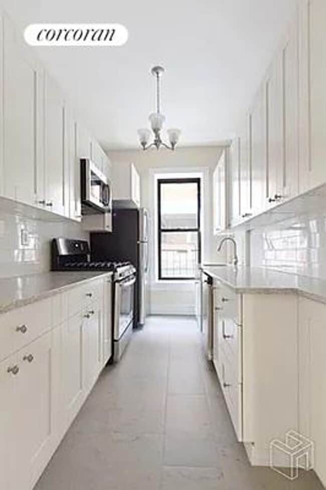 Building Photo - 528 5th St