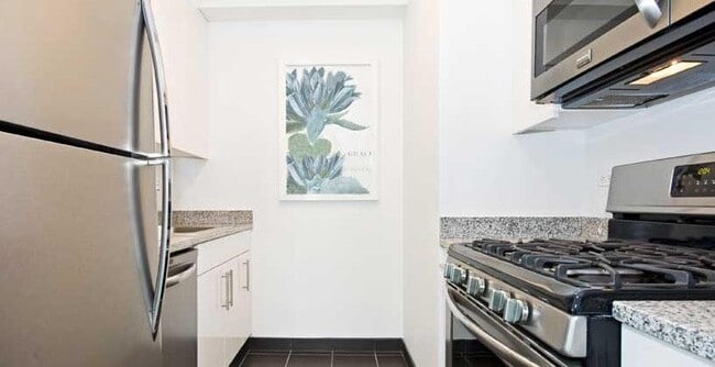 Foto del edificio - 505 W 37th St