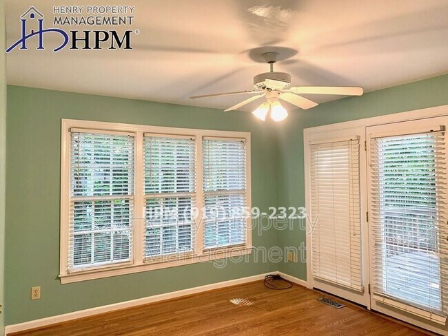 Foto del edificio - 205 Parkmeadow Dr