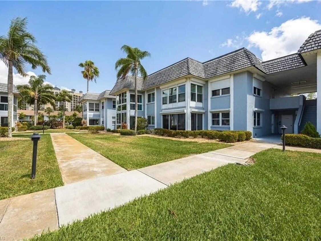 STUNNING 2/2 SEASONAL RENTAL IN KEY HARBOR Alquileres en North Fort Myers, FL