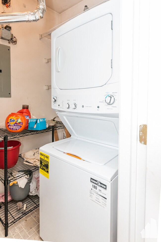 Foto del edificio - 2859 N Southport Ave