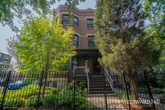 Building Photo - 2901 W Dickens Ave