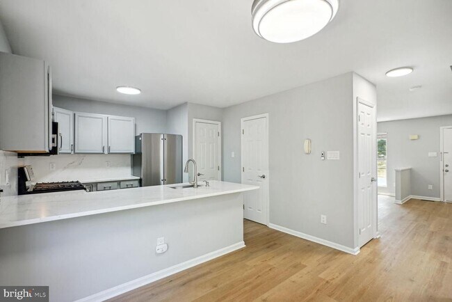 Foto del edificio - 6146 Kendra Way