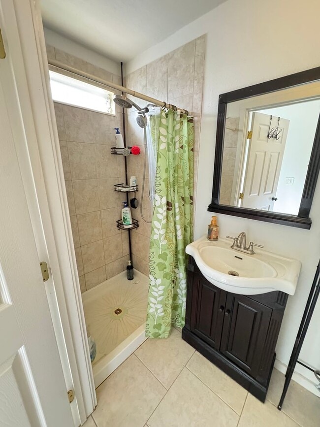 Building Photo - Spacious 1-Bedroom in the Heart of Wahiawa