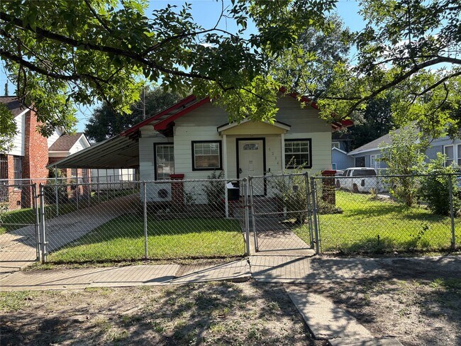 Foto del edificio - 5234 Claremont St