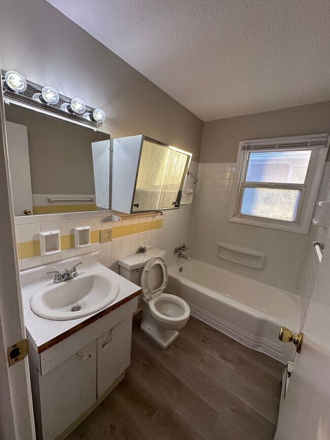 Foto del edificio - 2 bed 1 bath in the heart of Speedway