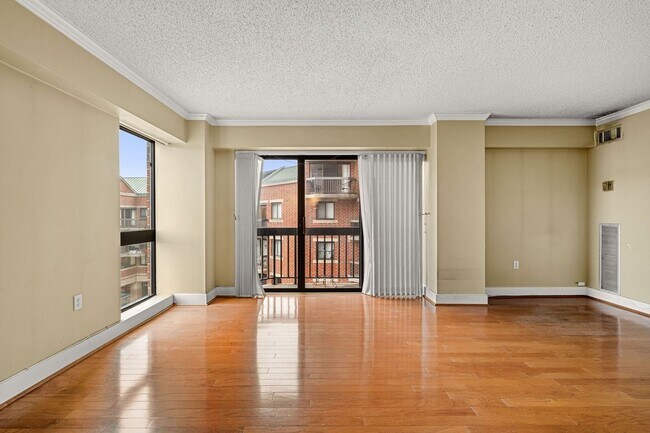 Building Photo - 1Br/1Bth, ready to move in. Heat/Hot Water...