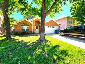 Building Photo - 1721 Ingleside Dr