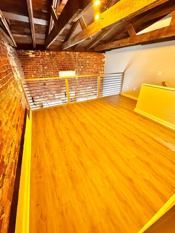 Photo - 2712 E Leigh St Apartment