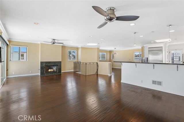 Building Photo - 209 N Crest Dr