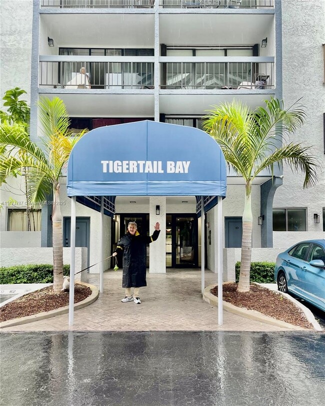 Building Photo - 2715 Tigertail Ave
