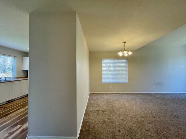 Building Photo - Charming 3 Bed, 2 Bathroom House in Clacka...