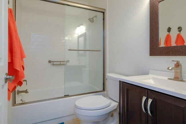 Foto del edificio - 1608 Stickney Point Rd