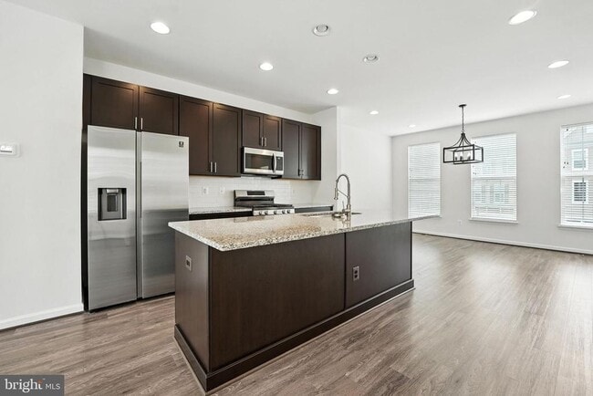 Foto del edificio - 8162 Agnes Ln