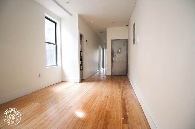 Building Photo - 533 Knickerbocker Ave