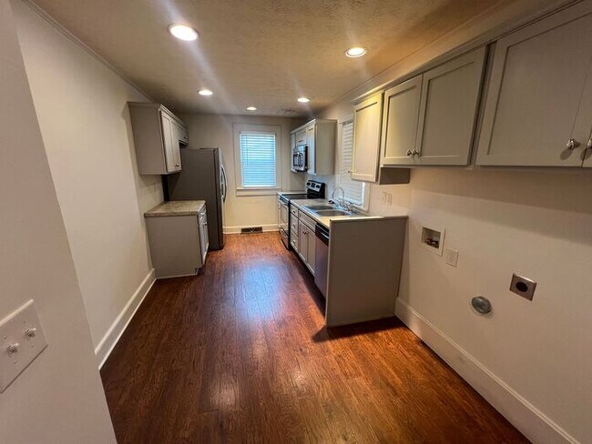 Foto del edificio - 2 Bed 1 Bathroom Home in Downtown Greenvil...