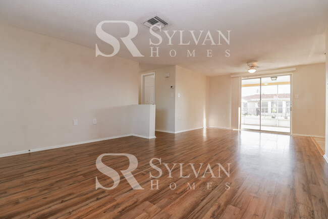 Building Photo - Enjoy one-level living in this 2 bedroom, ...