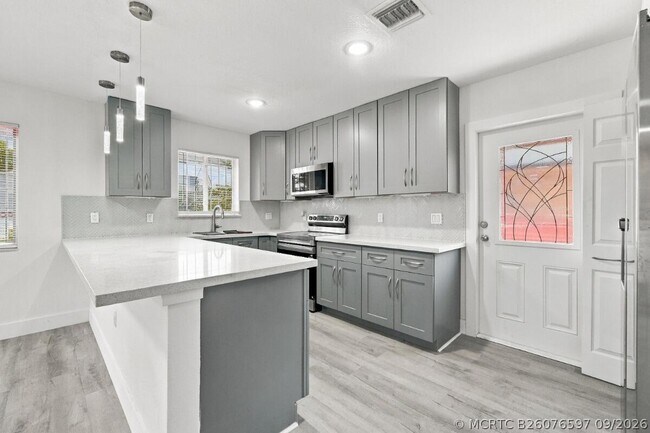 Building Photo - 4952 NW 21st Ave
