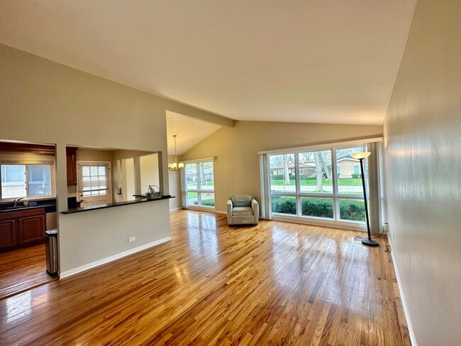 Building Photo - 1243 S Mitchell Ave