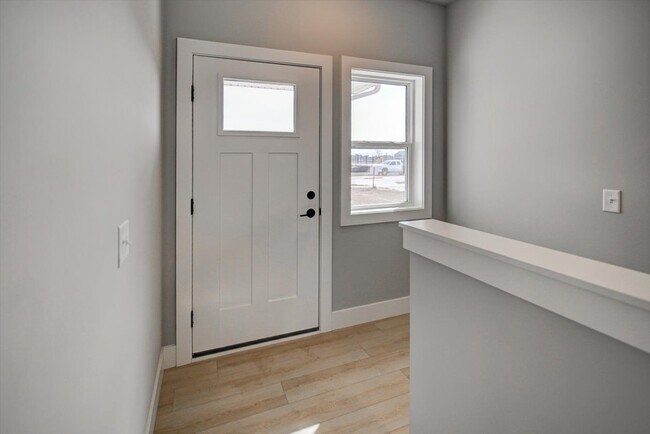 Foto del edificio - 2949 Blue Grass Dr