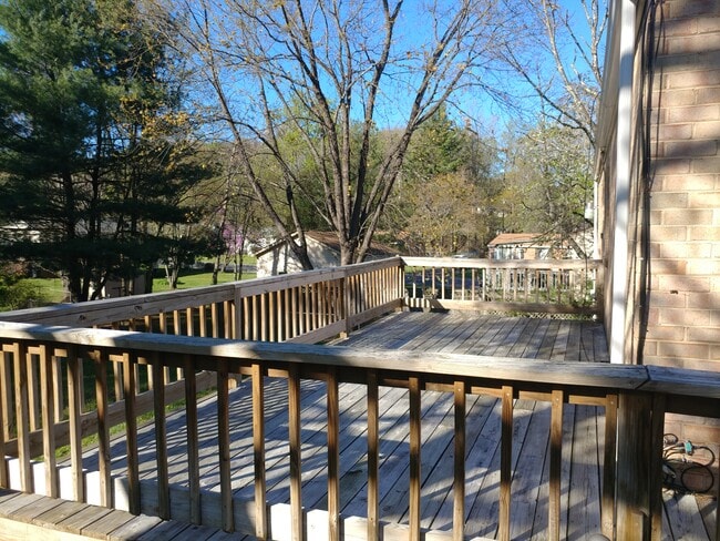 Building Photo - 2809 Creekwood Dr