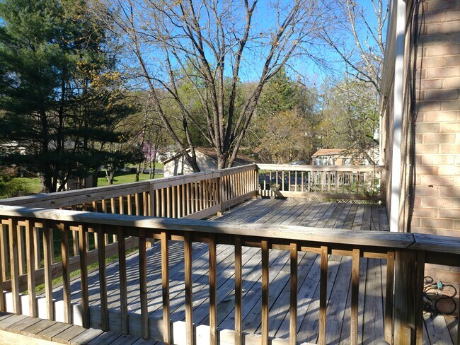 Foto del edificio - 2809 Creekwood Dr
