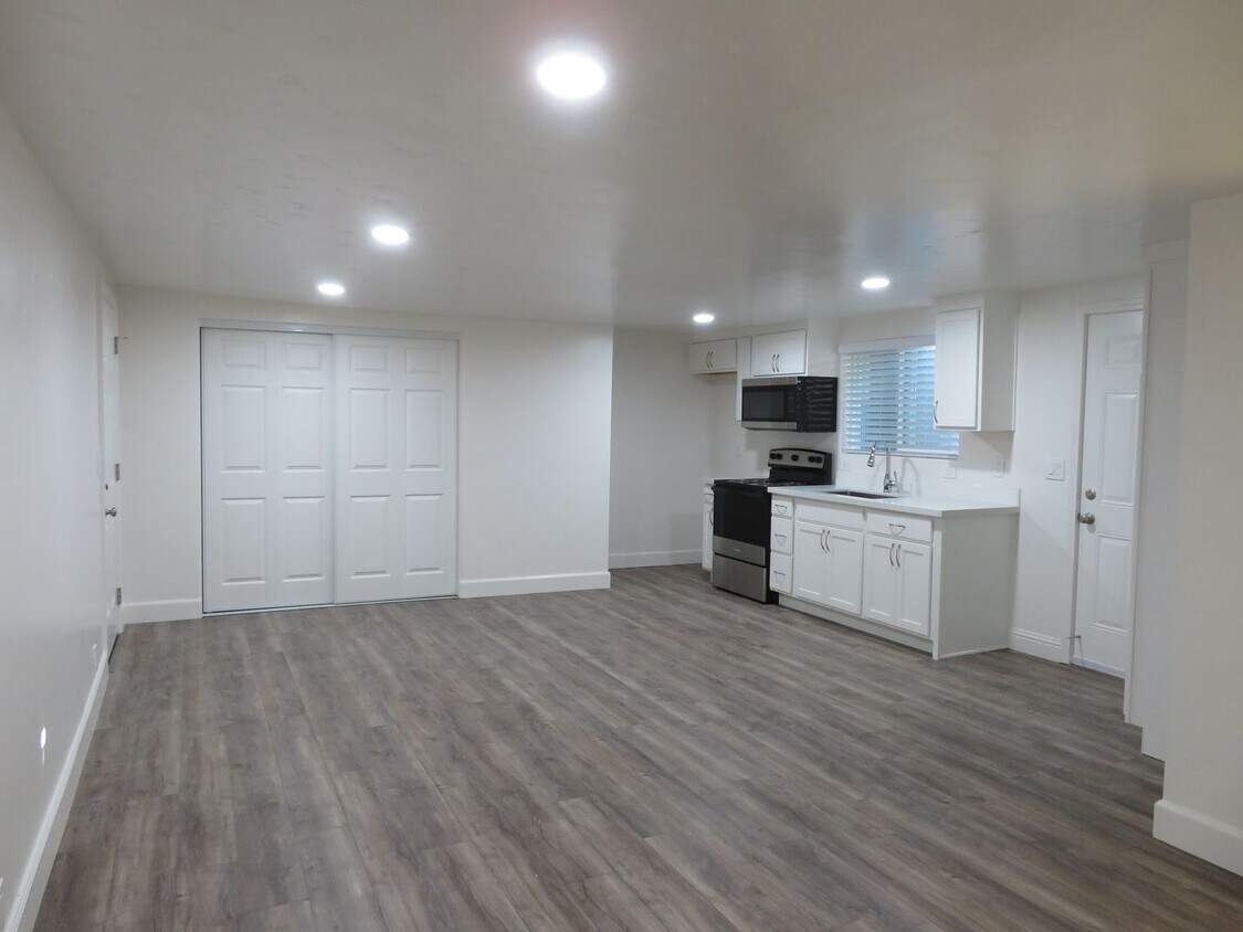 Foto principal - 9031 Lorraine Rd