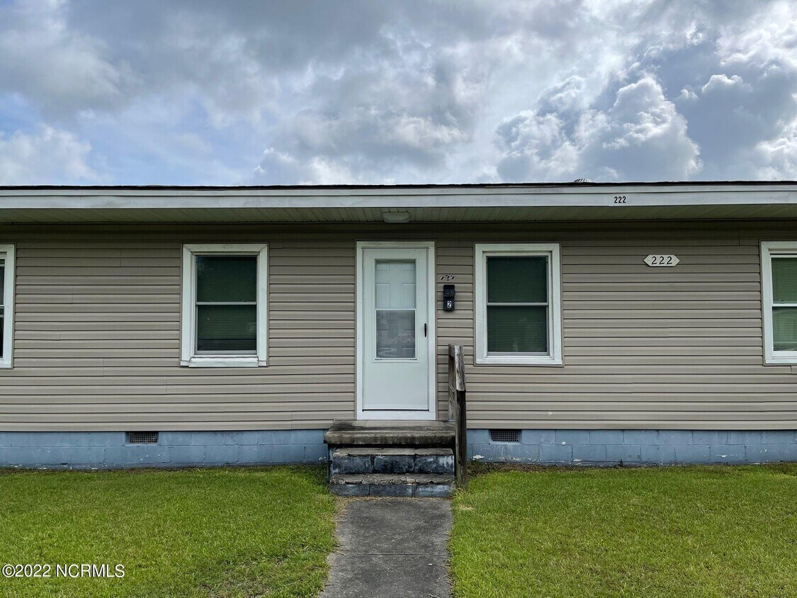 222 Richlands Ave Unit 2, Jacksonville, NC 28540 Apartment for Rent