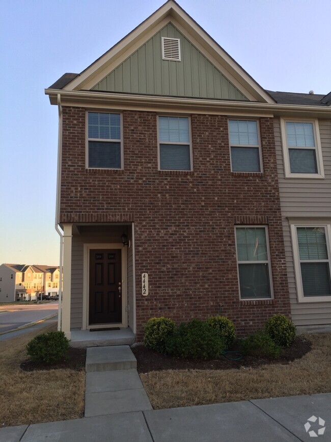 Building Photo - 4442 Hillsgrove Rd