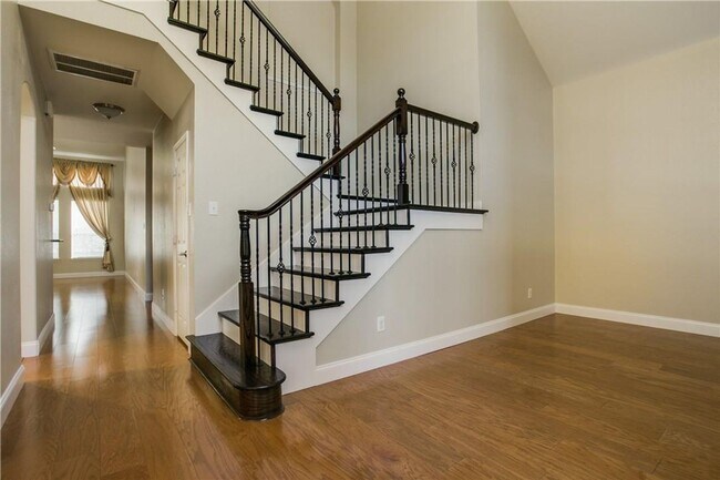 Foto del edificio - Beautifully landscaped 4 Bedroom 3 bath ho...