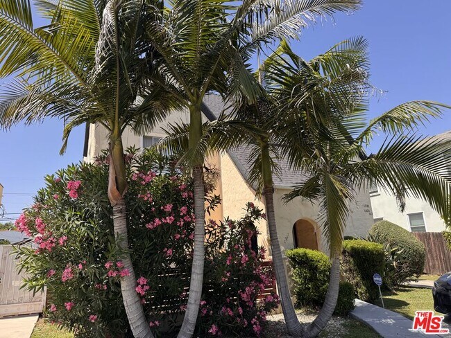 Foto del edificio - 1325 S Rimpau Blvd