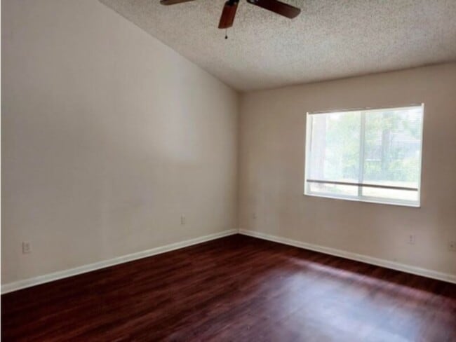 Building Photo - Palm Coast, FL 3 Bedroom House/2 Bath Avai...