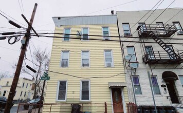 Building Photo - 190 South St